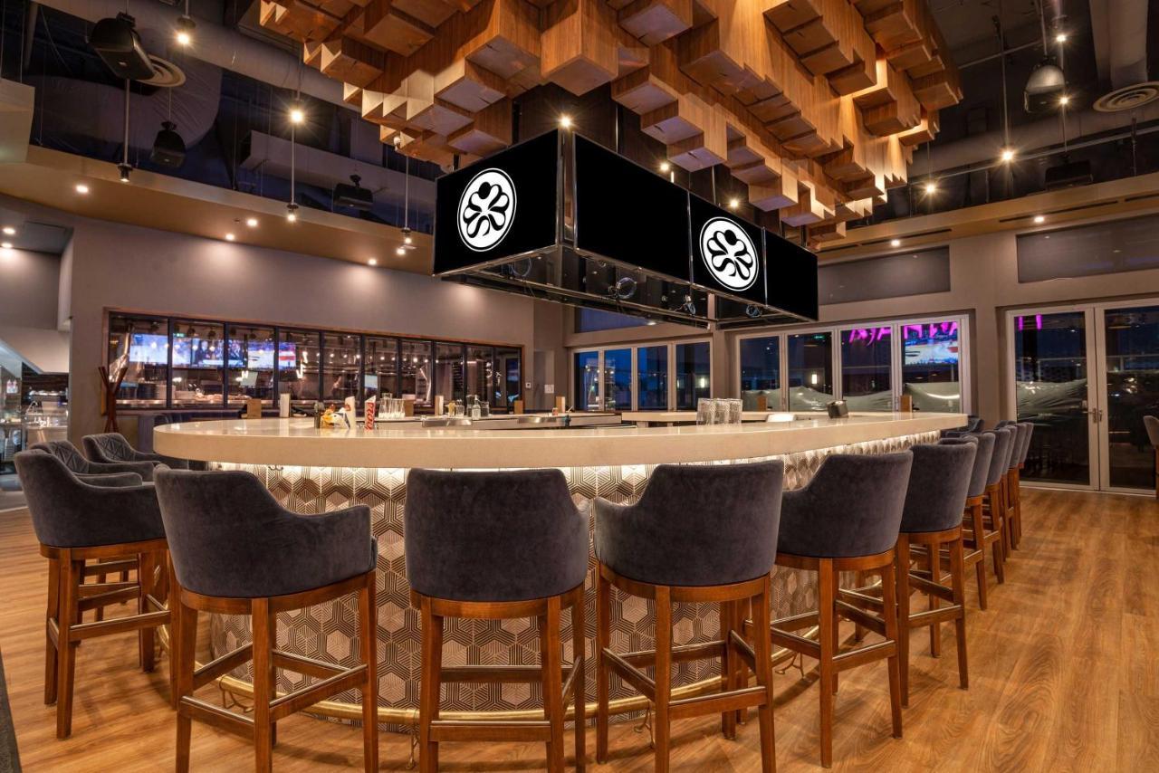 Sandman Signature Ottawa Airport Hotel Екстериор снимка