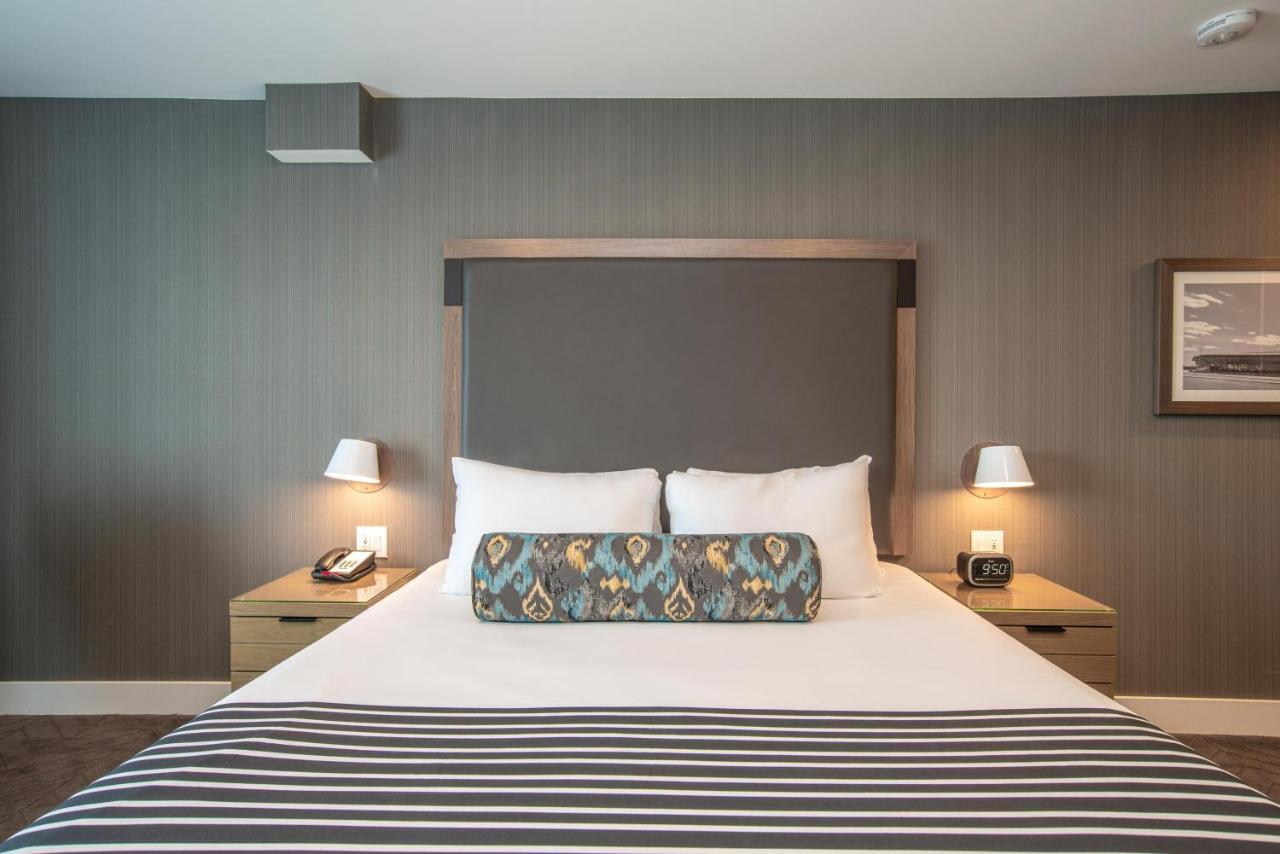 Sandman Signature Ottawa Airport Hotel Екстериор снимка