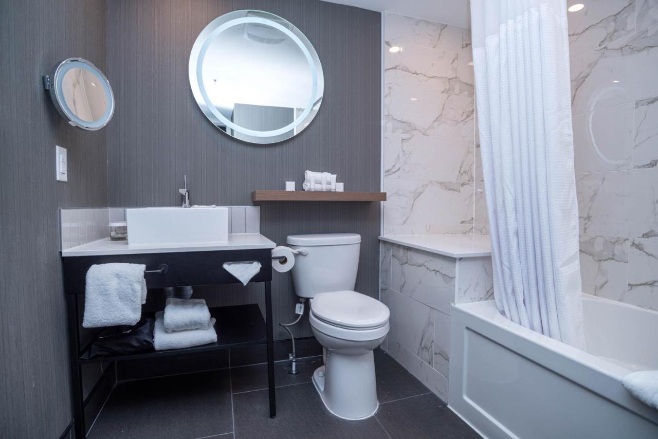 Sandman Signature Ottawa Airport Hotel Екстериор снимка
