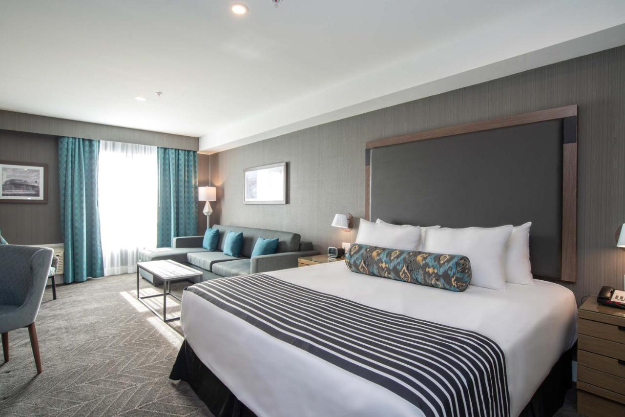Sandman Signature Ottawa Airport Hotel Екстериор снимка